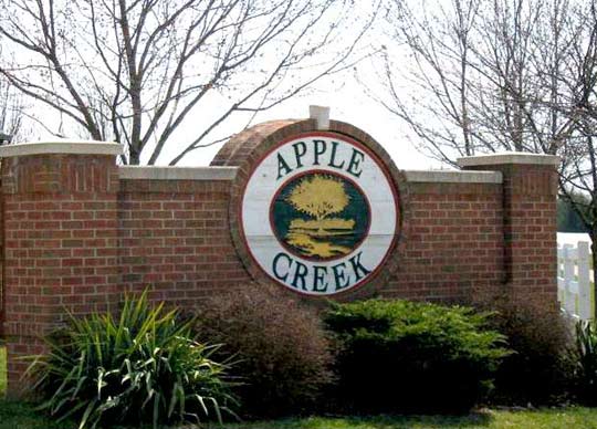 Photo of the Apple Creek Subdivision sign in Avon, Indiana