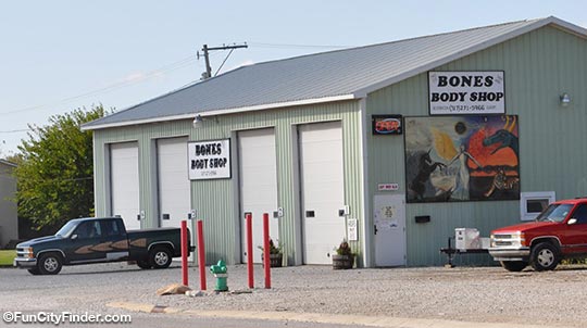 Exterior of Bones Body Shop in Avon, Indiana