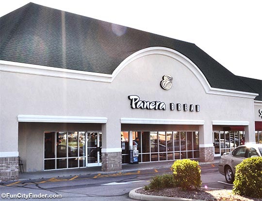 Picture of the Panera Bread restaurant in Avon, Indiana.