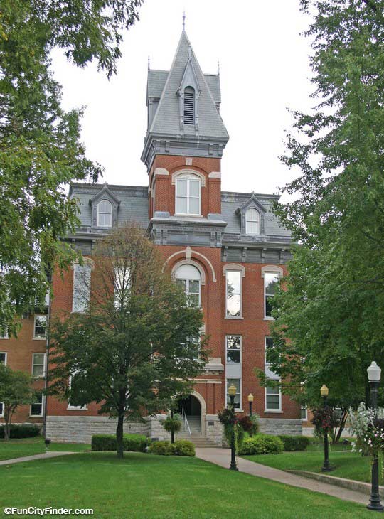 Picture of a Franklin College building in Franklin, Indiana