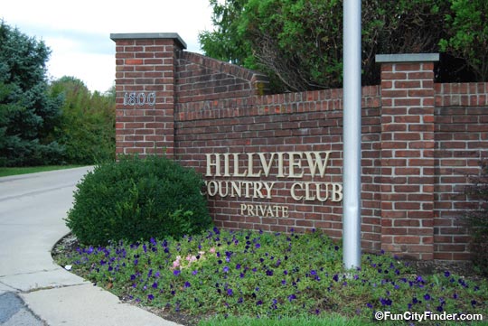 Photo of the Hillview Country Club sign in Franklin, Indiana