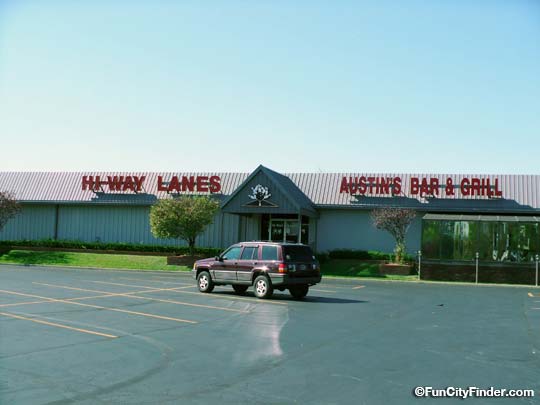 Picture of the Hi-Way Lanes bowling alley in Franklin, Indiana