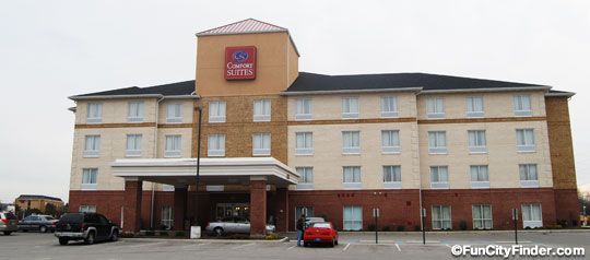 Photo of the Comfort Suites hotel in Southport near Greenwood, Indiana