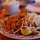 sawasee chicken pad thai