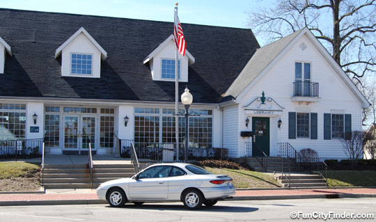 Photo of the Edinburgh Library in Edinburgh, Indiana