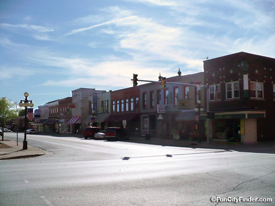 Photograph of a downtown street in Martinsville, Indiana