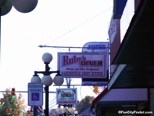 martinsville-indiana-dowtown-restaurant-rubys-diner-540