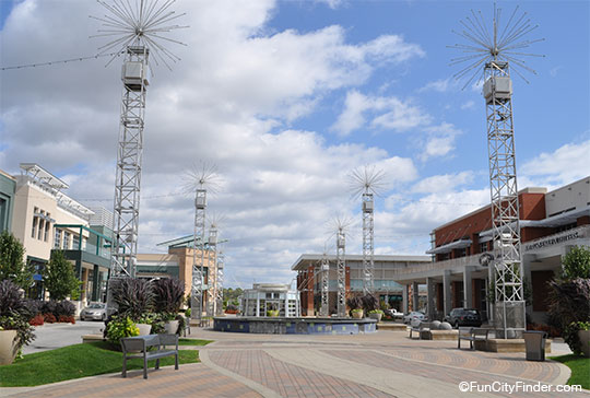 Metropolis Mall square and surrounding shops in Plainfield, Indiana