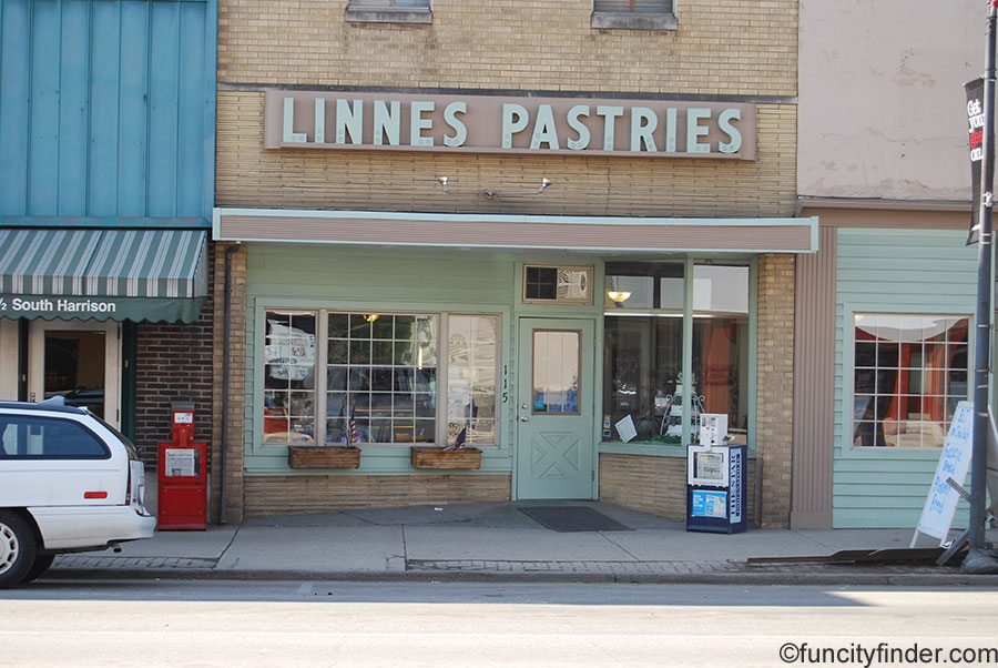 Excellent-Clean-Vintage-Pastrie-Shop